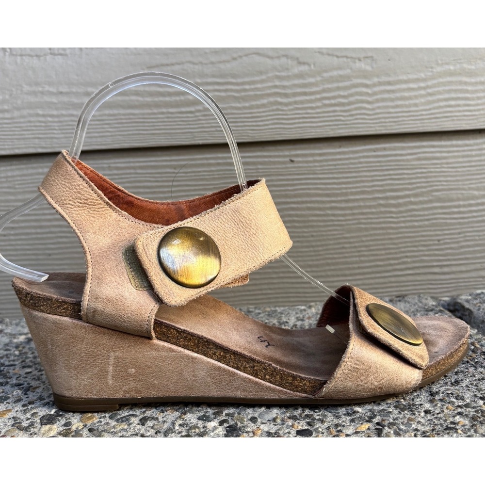 Taos Carousel 2 Tan Leather Wedge Sandals Brass Button Strappy Women's 41 3209